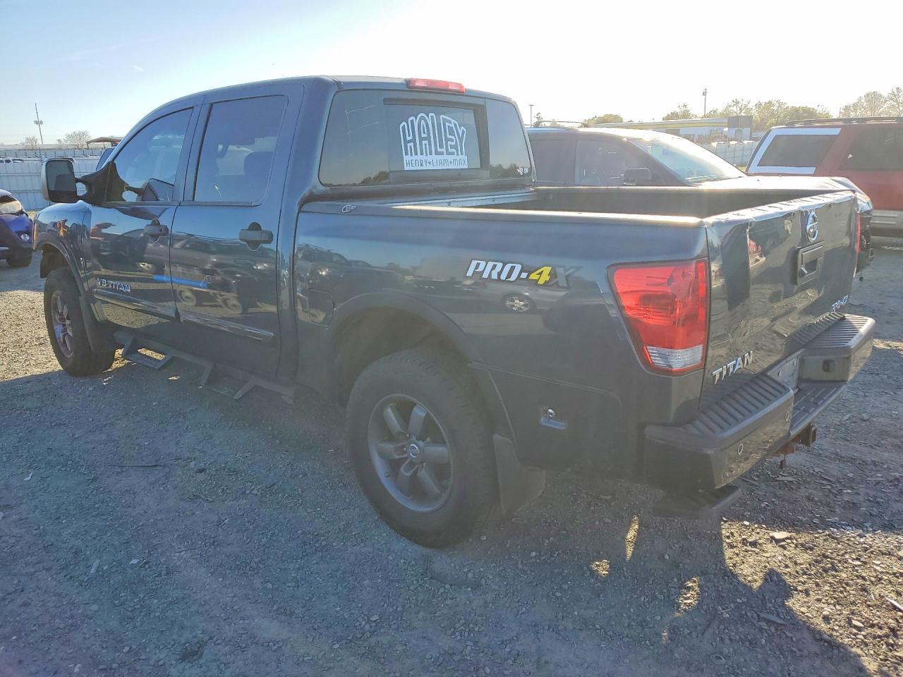 2014 Nissan Titan SV