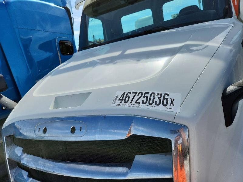 2020 Freigliner 2020 Freightliner Cascadia 126 Semi Truck