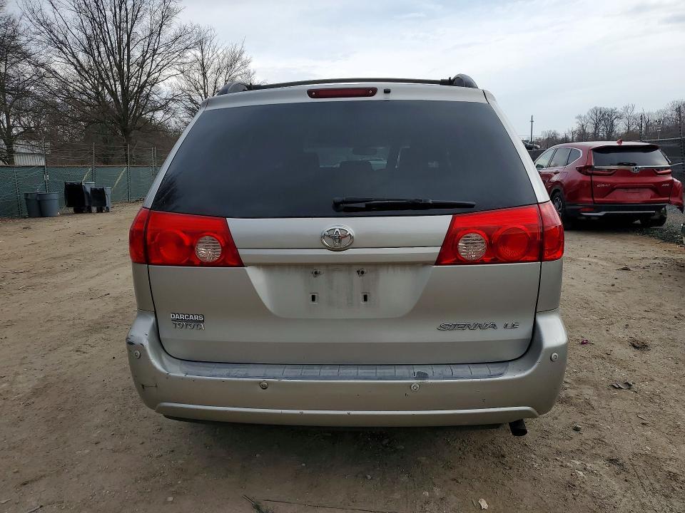 2006 Toyota Sienna le 8 Passenger