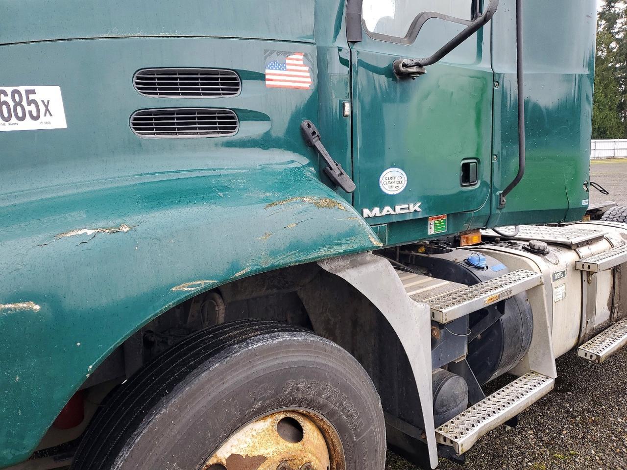 2017 Mack CXU612 Semi Truck