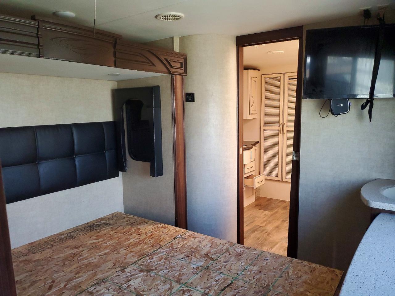 2015 Heartland Rv 2015 Heartland 4150 Cyclone Camper