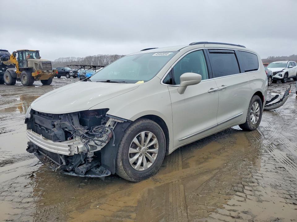 2017 Chrysler Pacifica Touring l