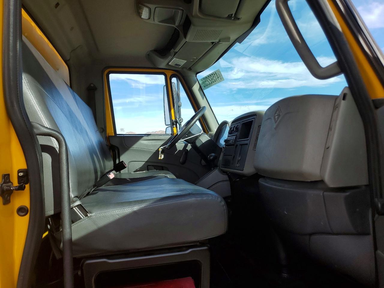 2013 International 4300 BOX Truck