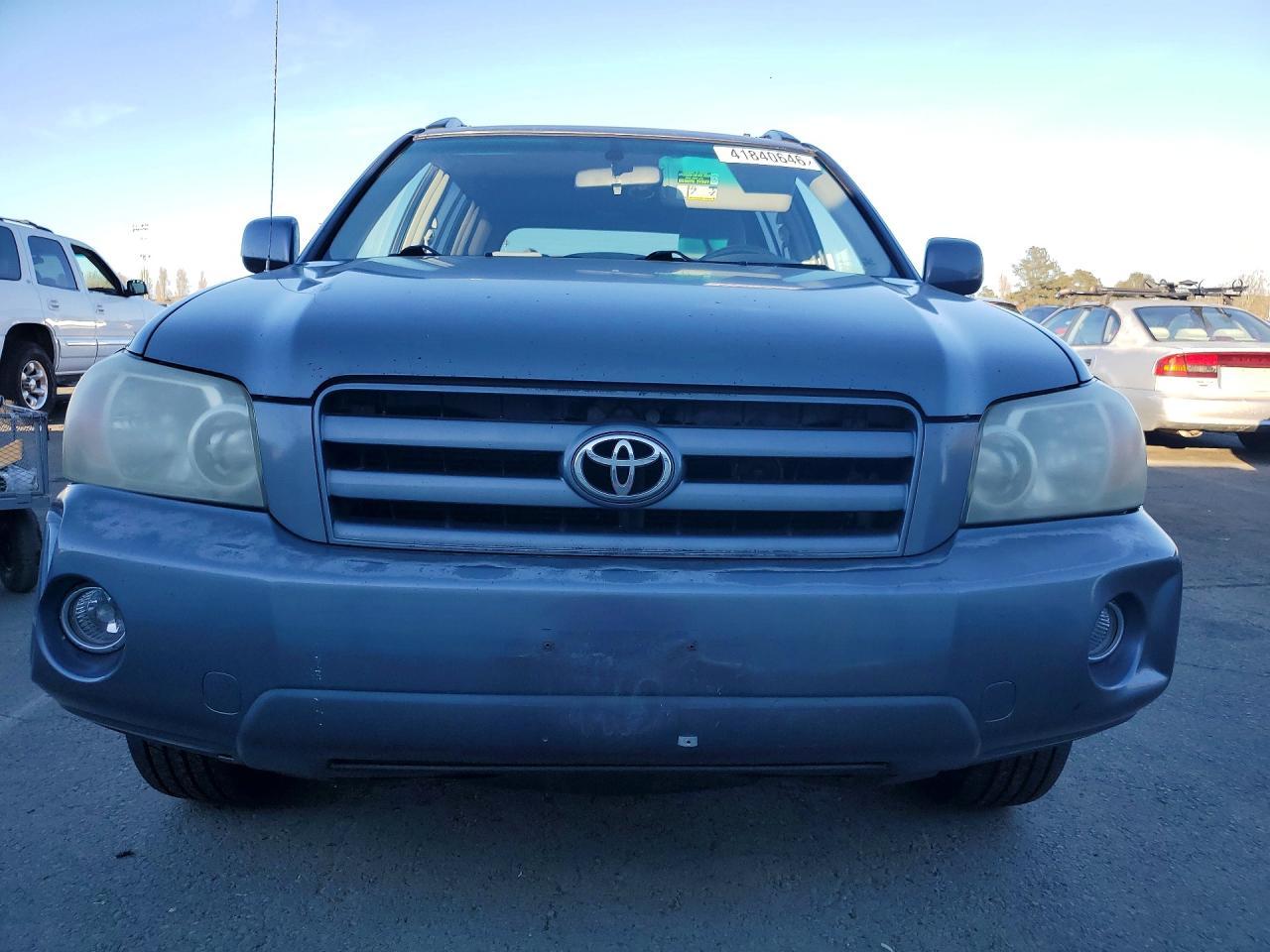 2004 Toyota Highlander Base