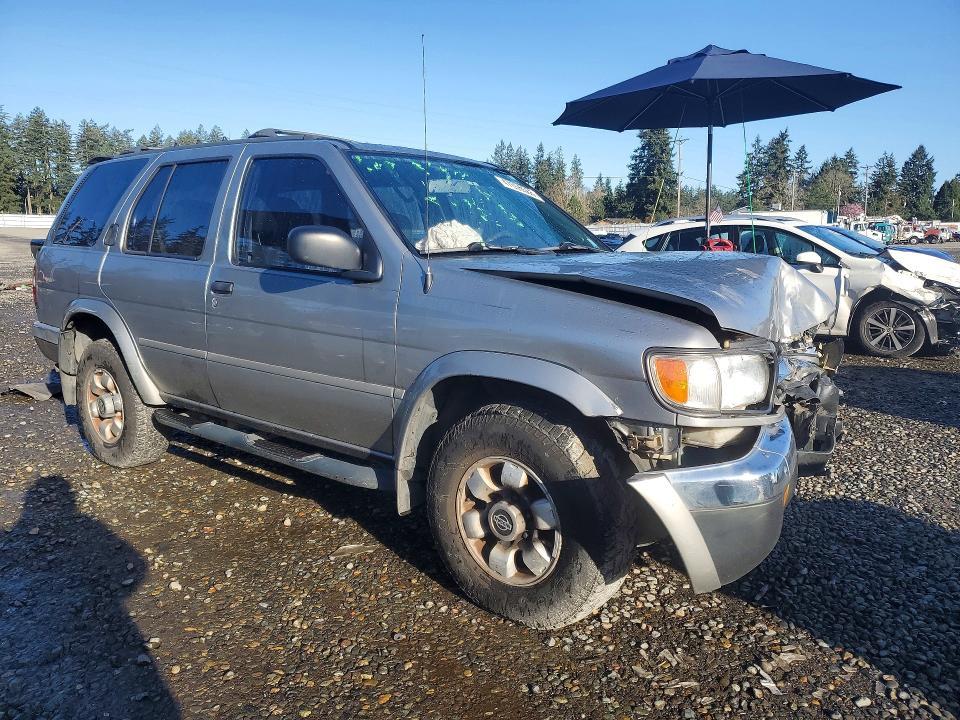 1999 Nissan Pathfinder xe