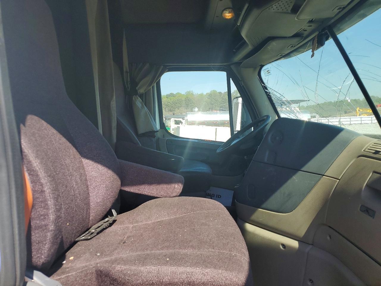 2017 Freigliner 2017 Freightliner Cascadia 125 Semi Truck