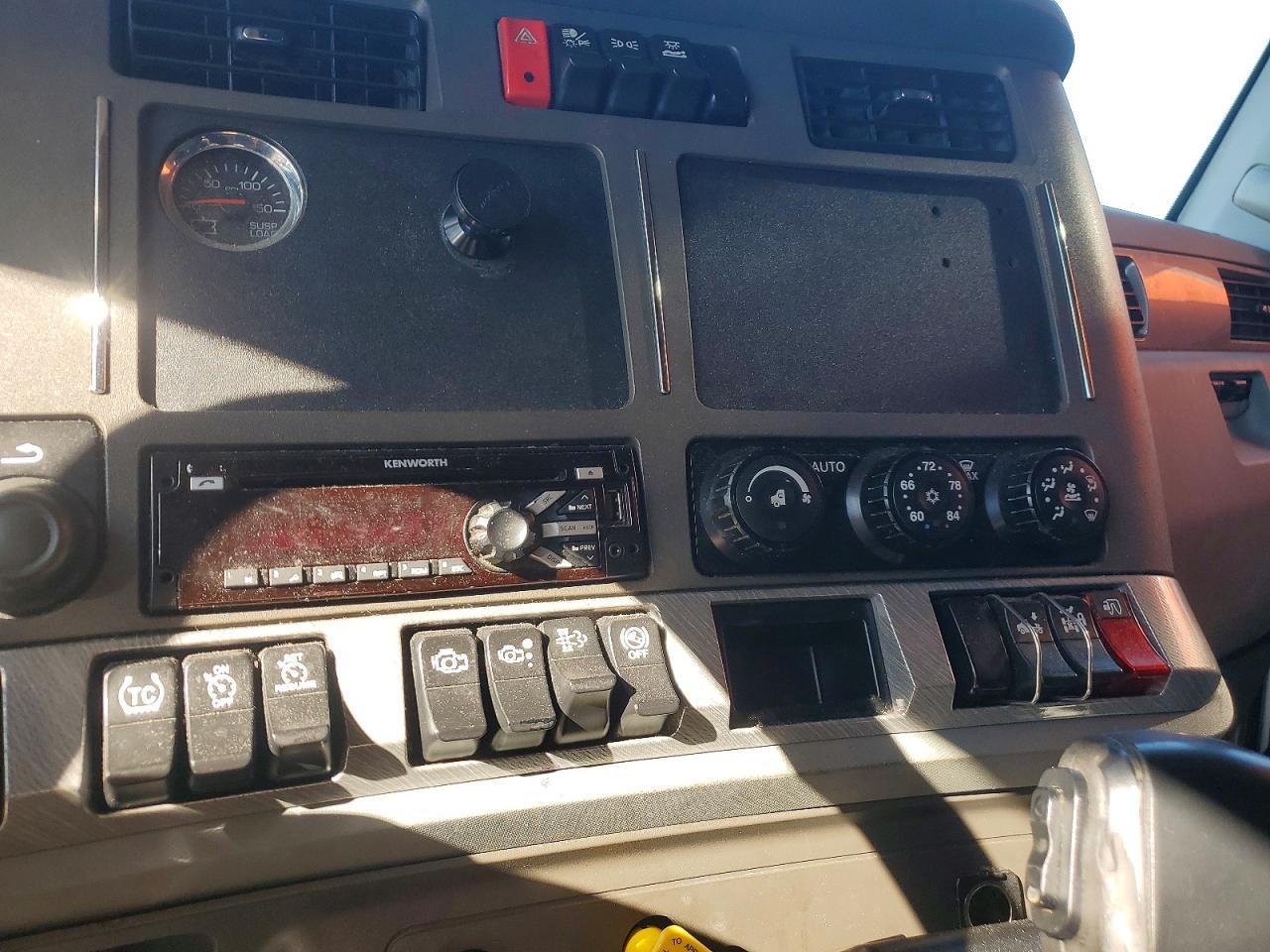 2018 Kenworth T680 Semi Truck