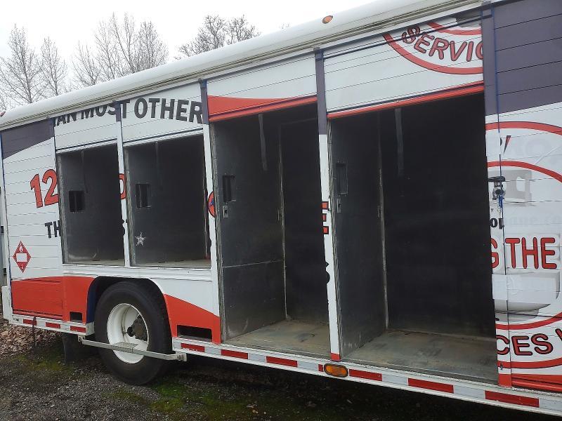 2009 International 4300 Delivery Truck