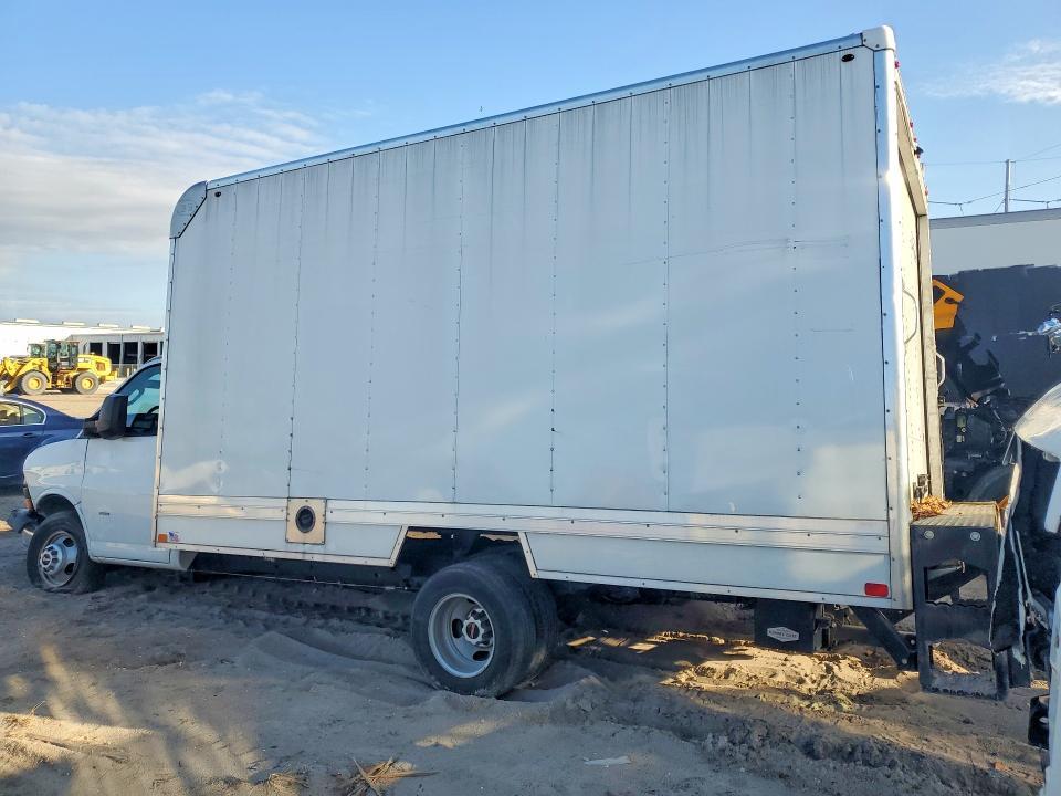 2022 GMC Savana Cutaway G3500