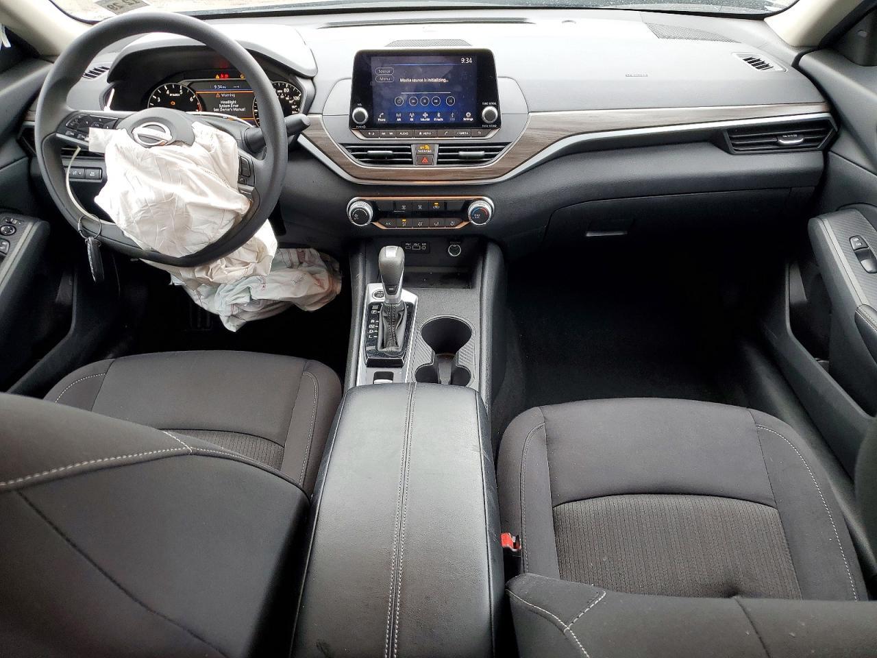 2025 Niss Altima