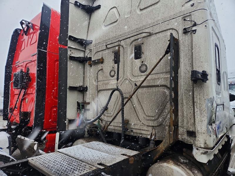 2016 Freightliner Cascadia 125 Semi Truck