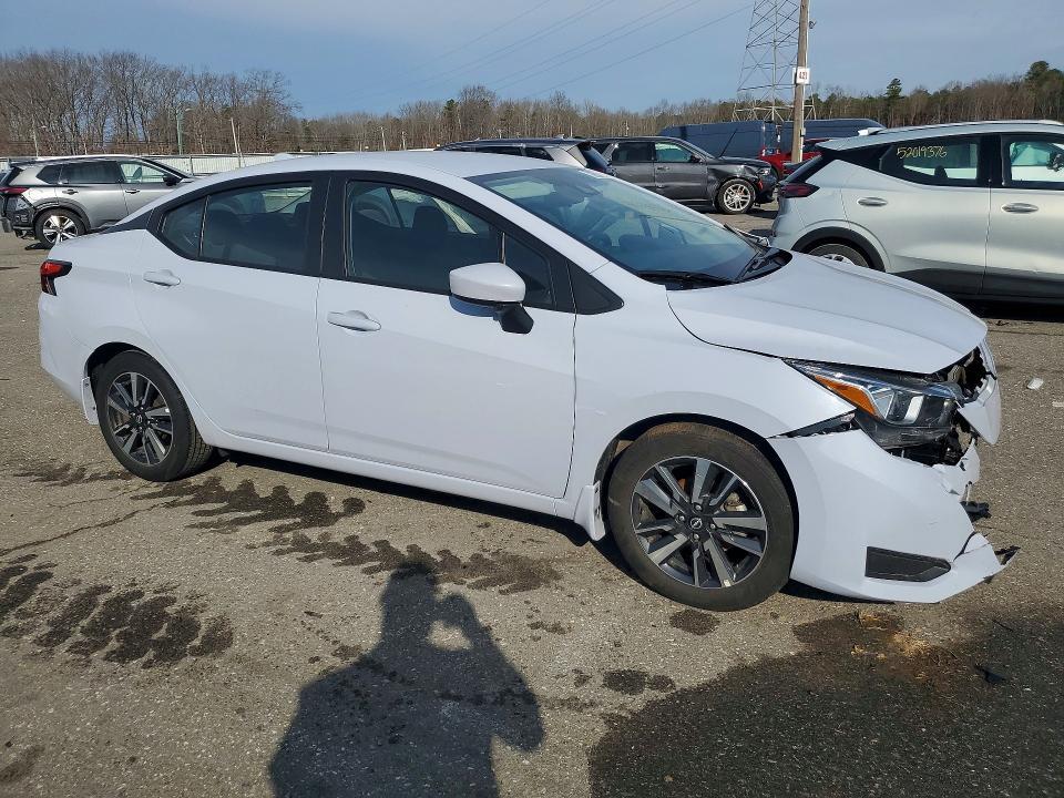 2024 Nissan Versa sv