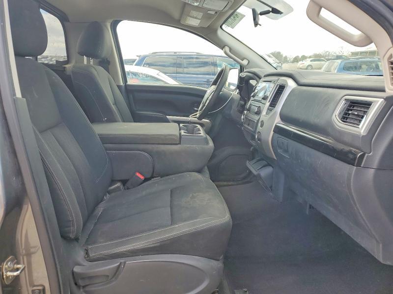 2017 Nissan Titan SV