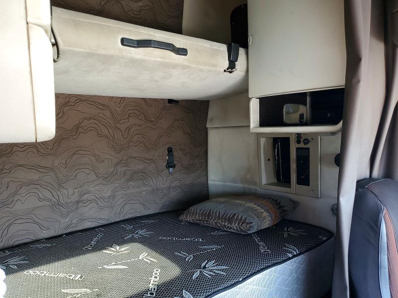 2015 Volvo VNL Semi Truck