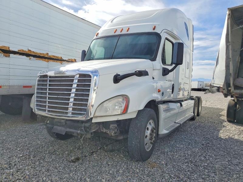 2014 Freigliner 2014 Freightliner Cascadia Semi Truck