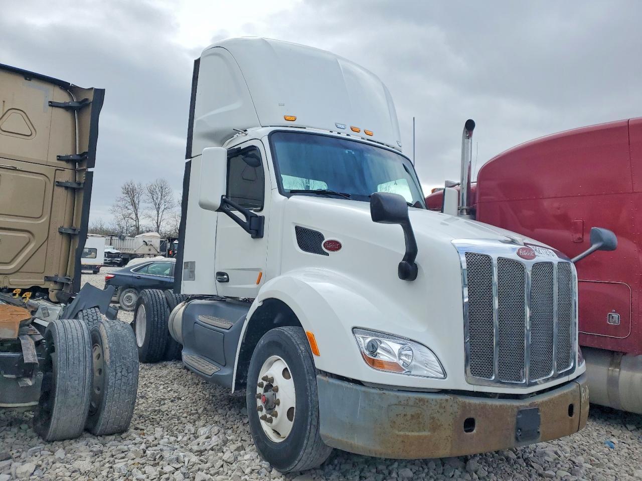 2016 Peterbilt 579 Semi Truck