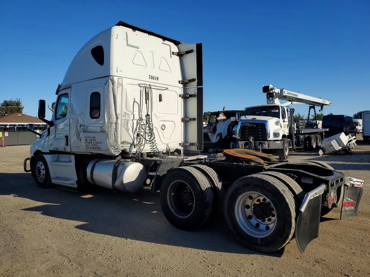 2019 Freigliner Cascadia 126