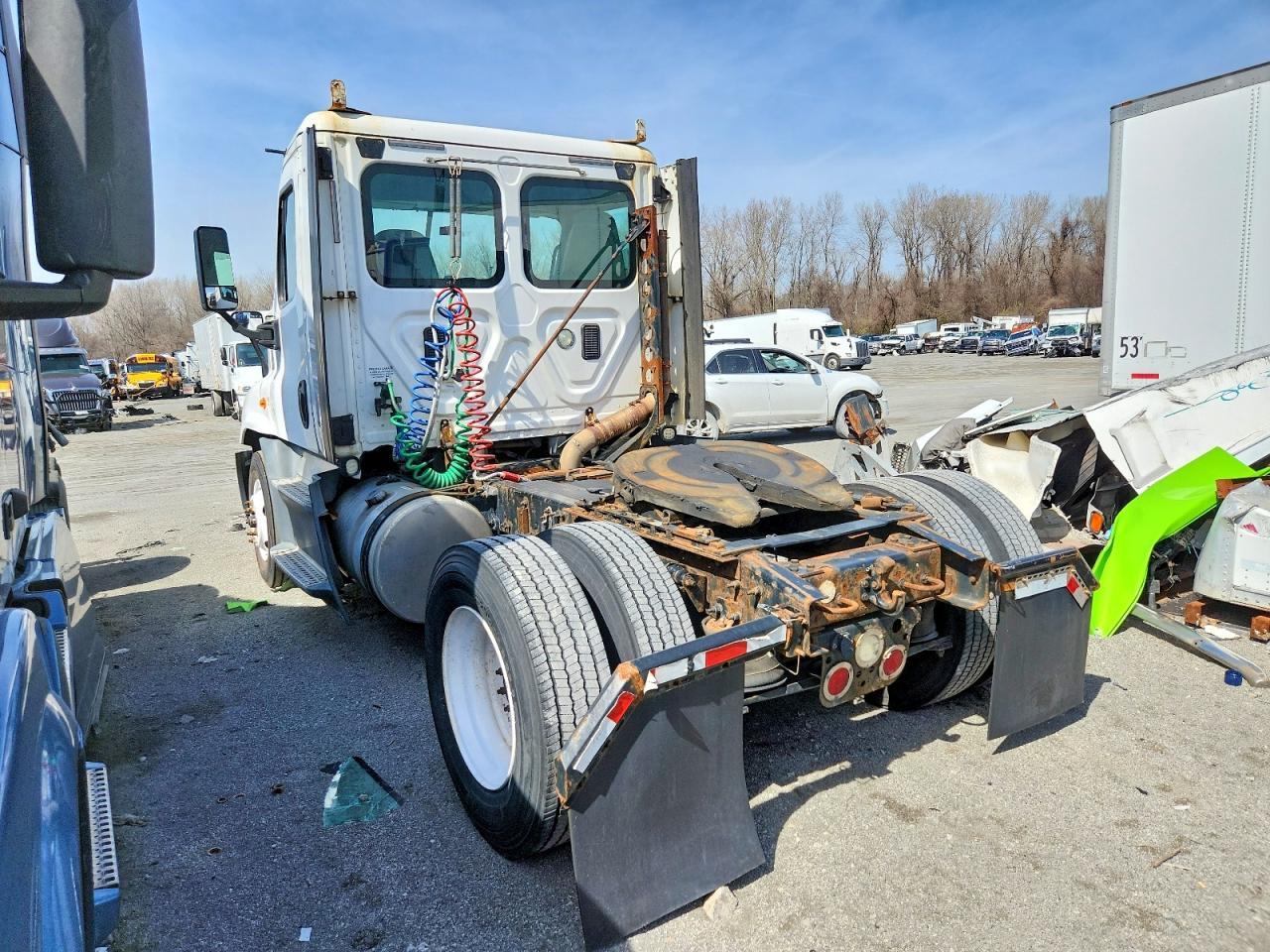 2016 Freightliner Cascadia 125 Semi Truck