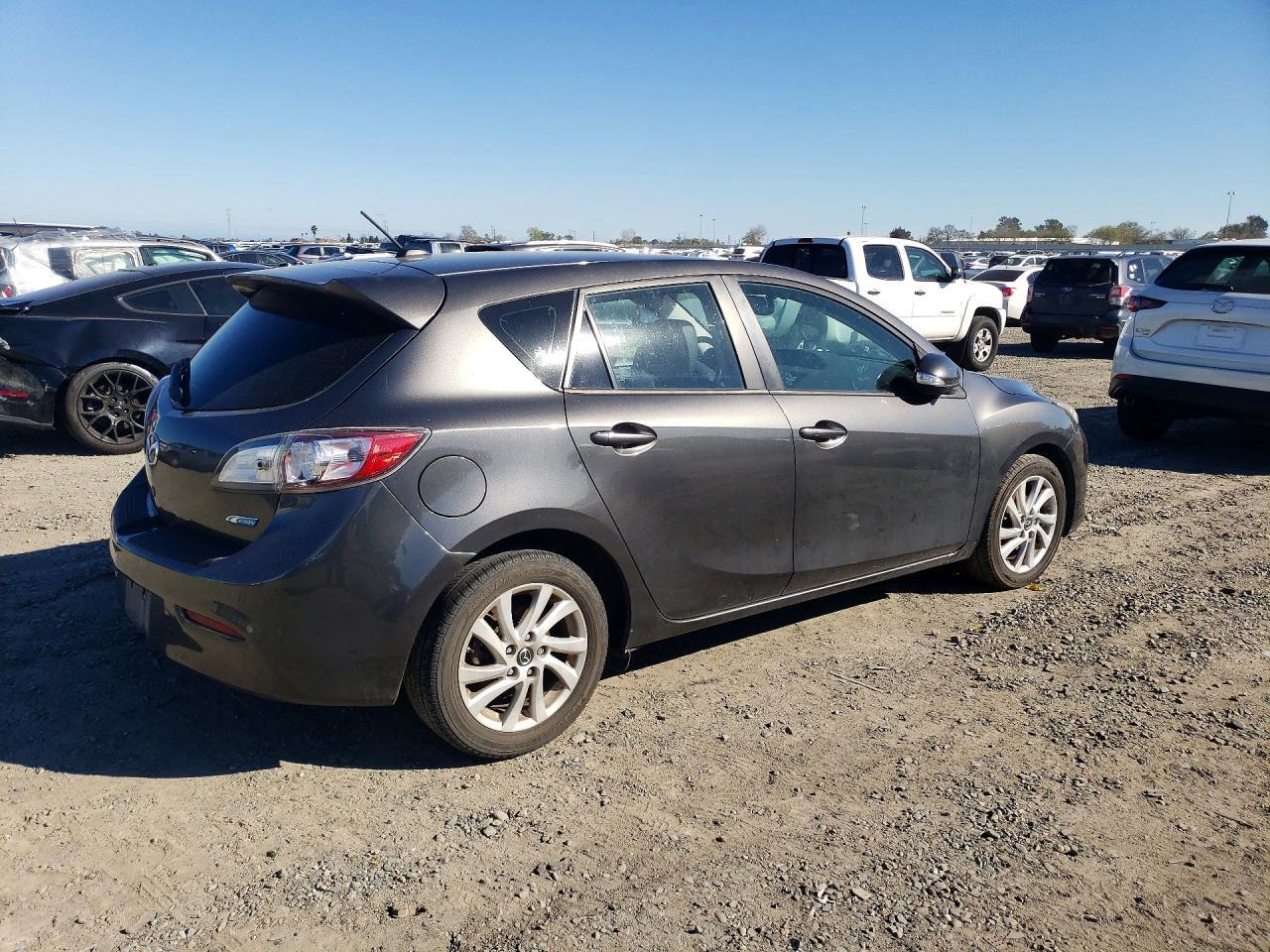 2013 Mazda 3 I
