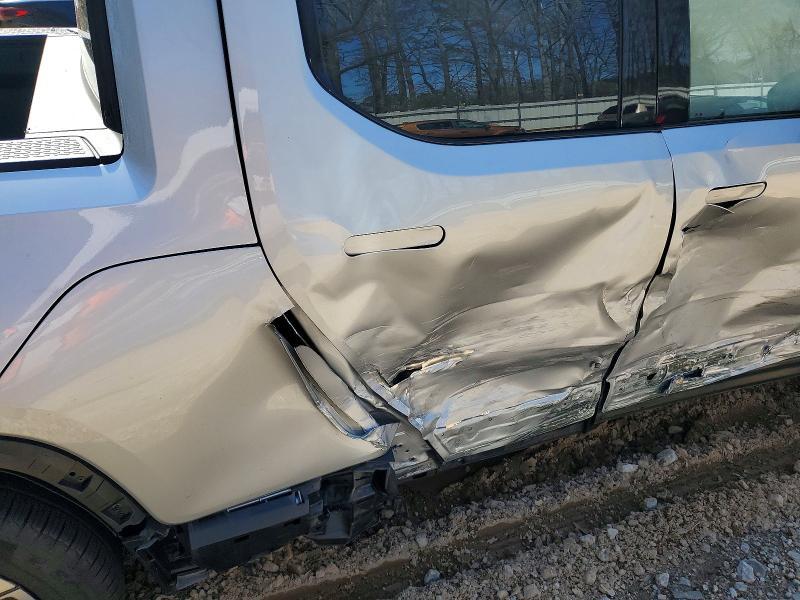 2025 Rivian R1T Adventure