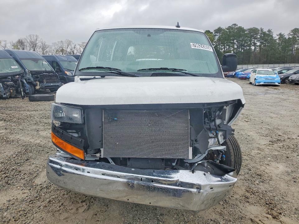 2025 Chev Express G2500