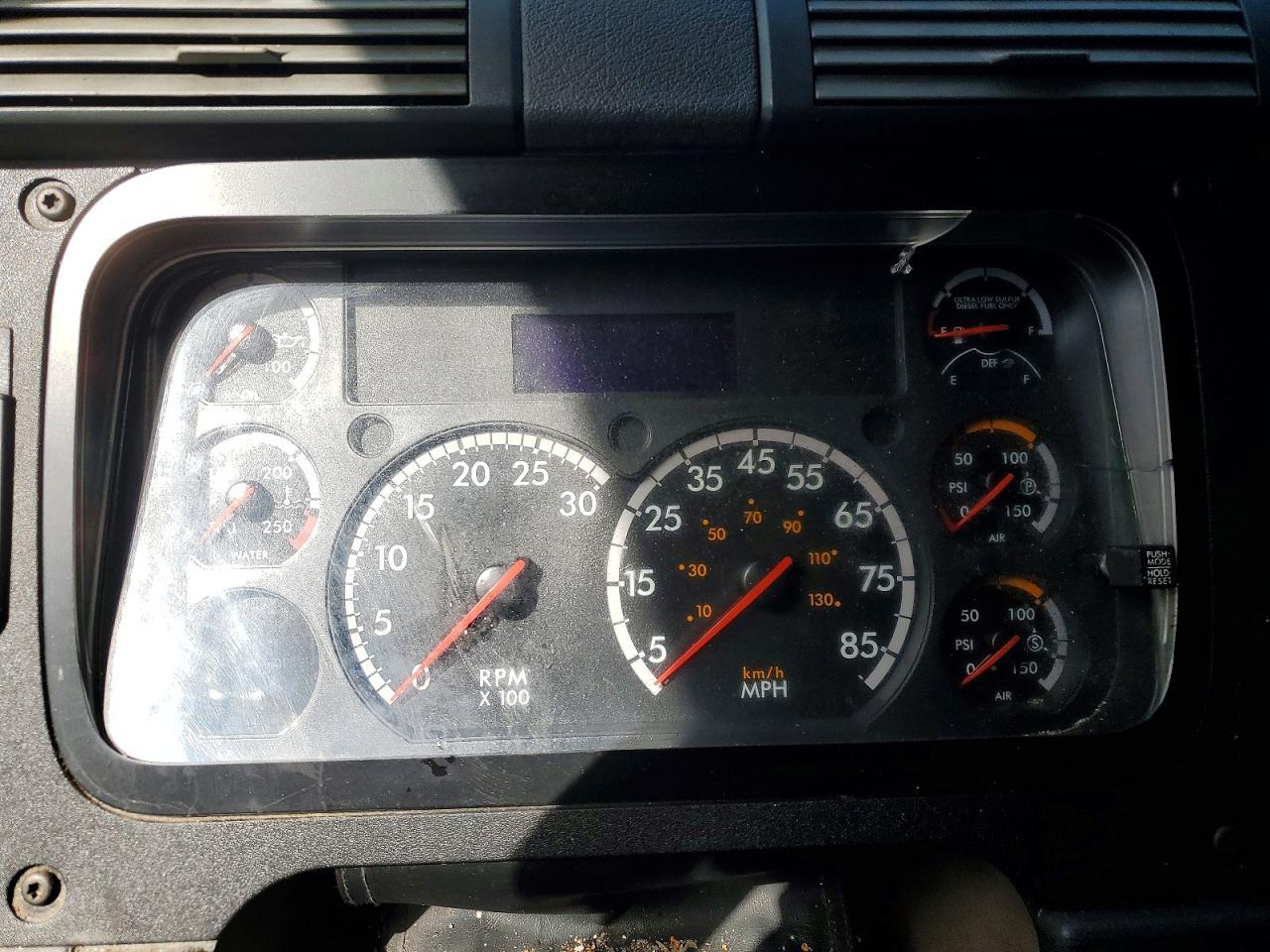 2018 Freigliner 2018 Freightliner Cascadia 126 Semi Truck