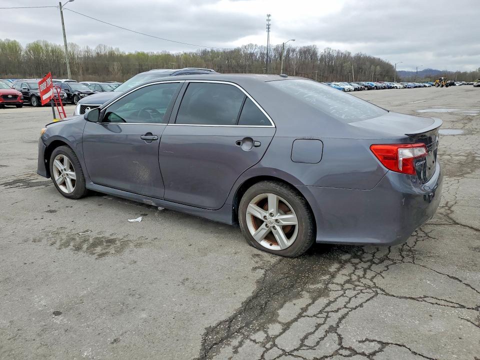 2013 Toyota Camry le 4D Sedan