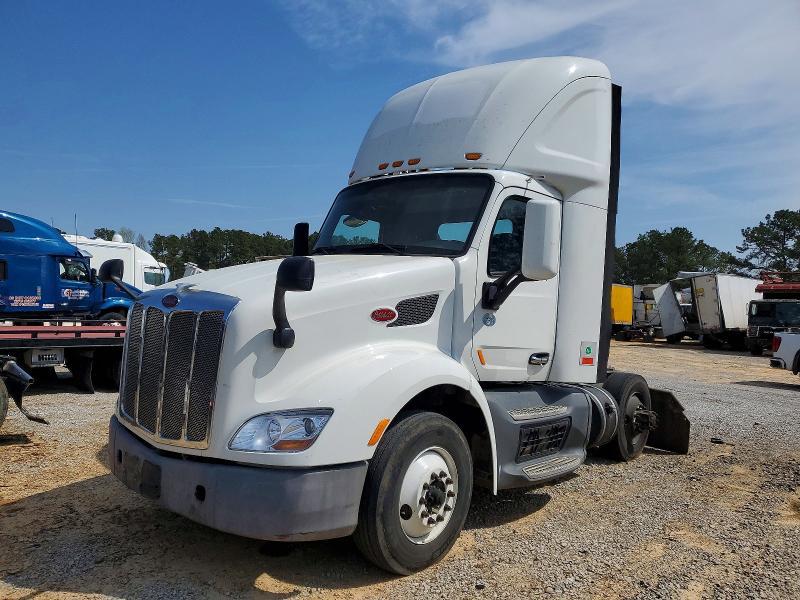 2017 Peterbilt 579 Semi Truck