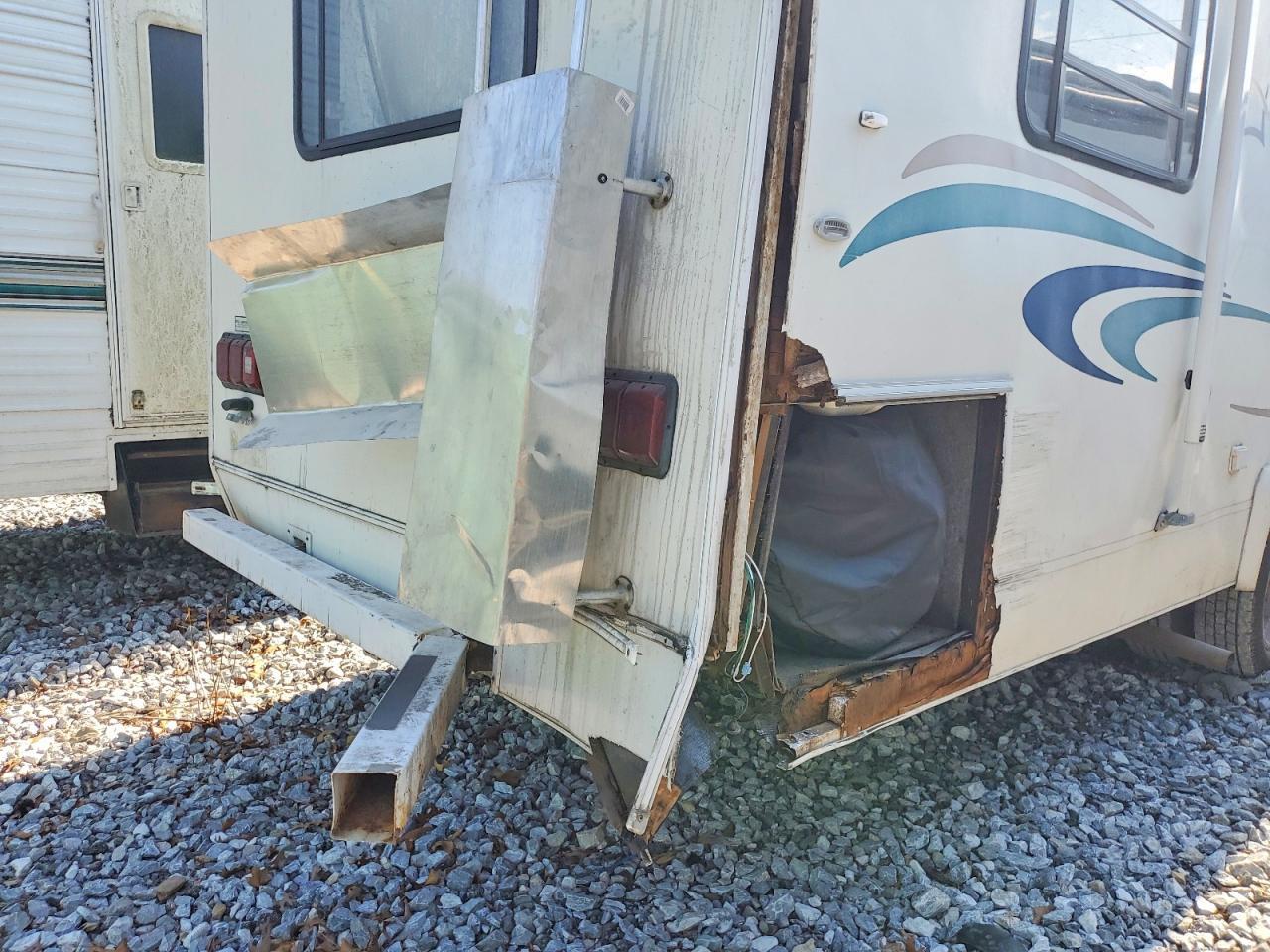 2003 Ford 2002 Ford E450 Shuttle Bus