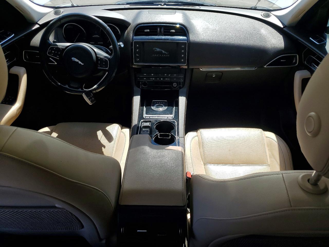 2017 Jaguar F-pace Prestige