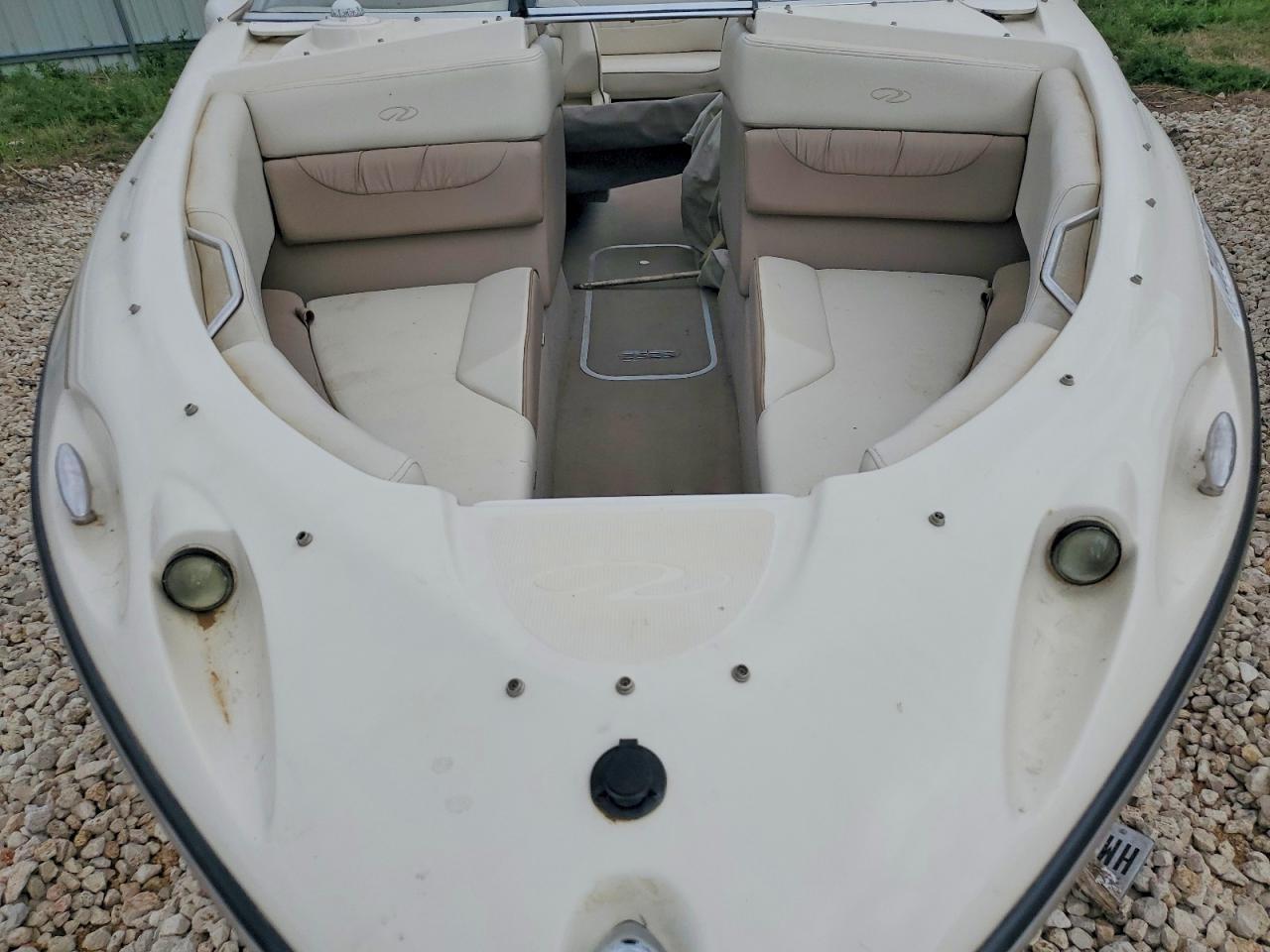 2000 Regal 2565 Boat