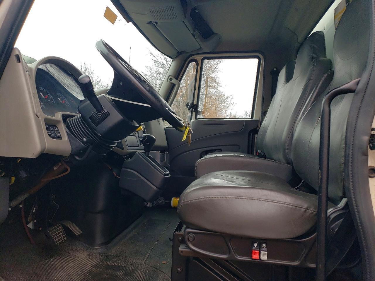 2015 International 4300 BOX Truck