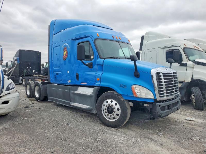 2014 Freightliner Cascadia Semi Truck