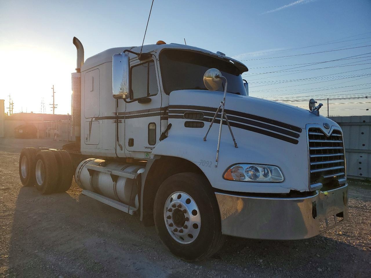 2001 Mack 600 CX600