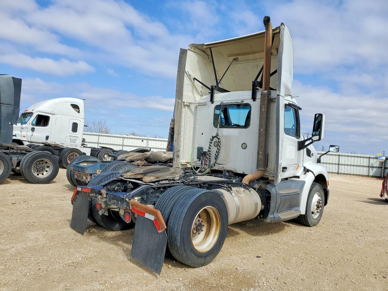 2016 Peterbilt 579 Semi Truck