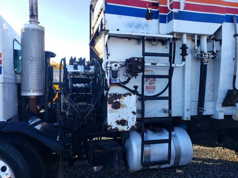 2007 Peterbilt 320 Refuse Truck