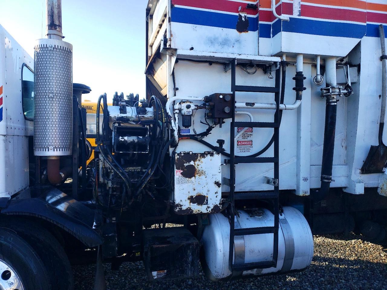 2007 Peterbilt 320 Refuse Truck