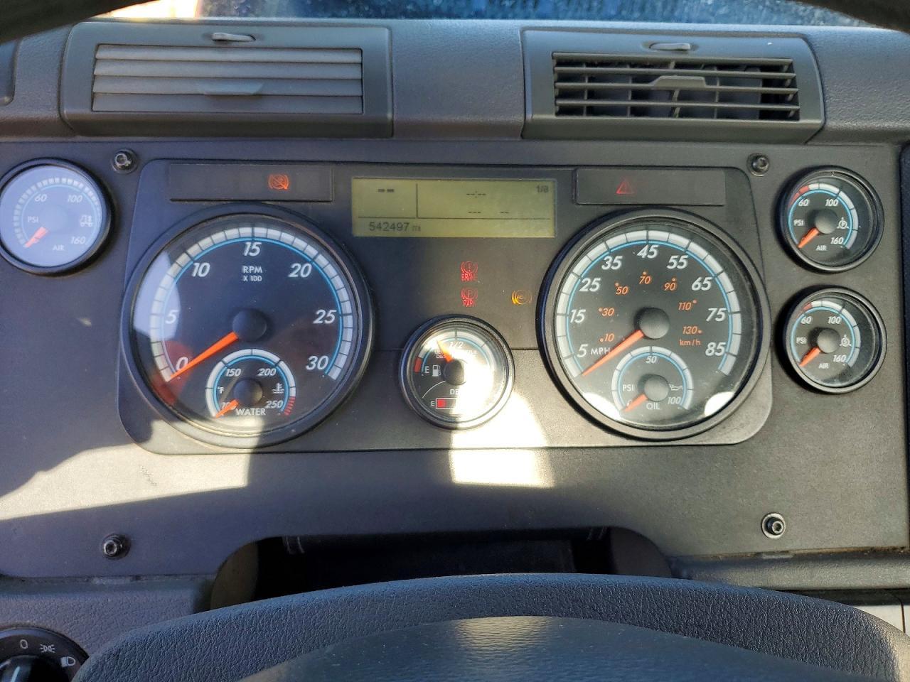 2017 Freigliner 2017 Freightliner Cascadia 125 Semi Truck