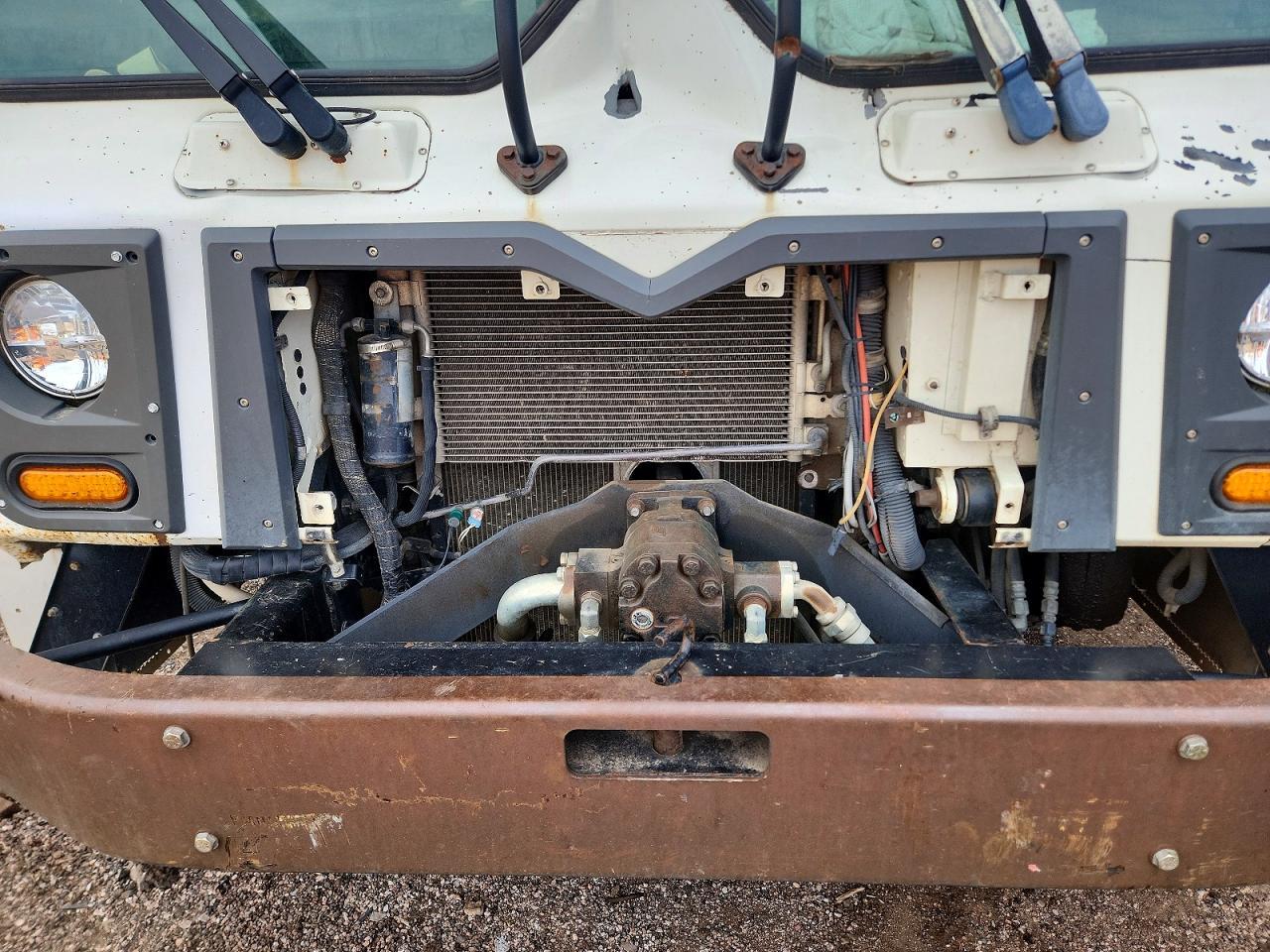 2010 Mack MRU613 Refuse Truck