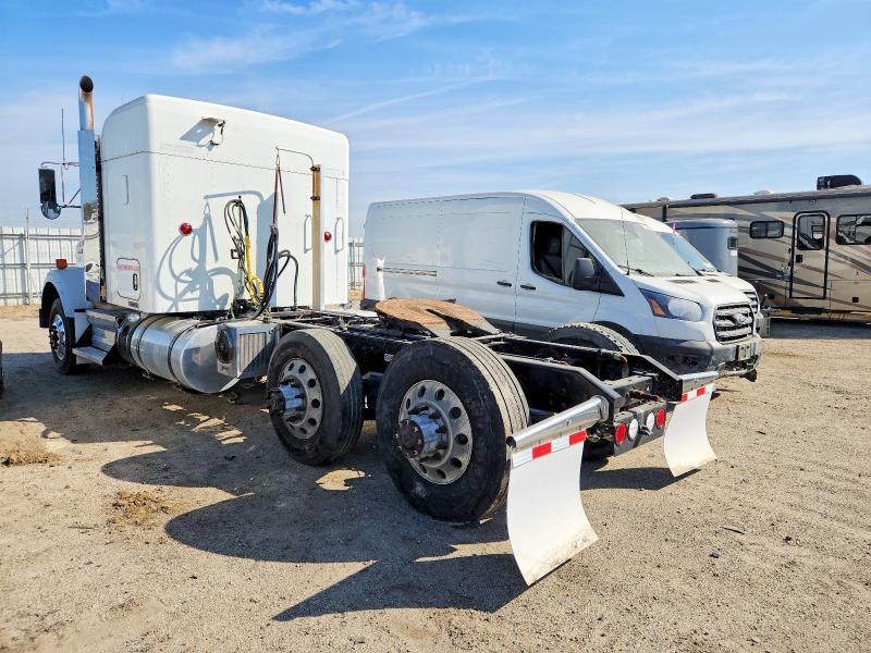 2015 Kenworth T800 Semi Truck