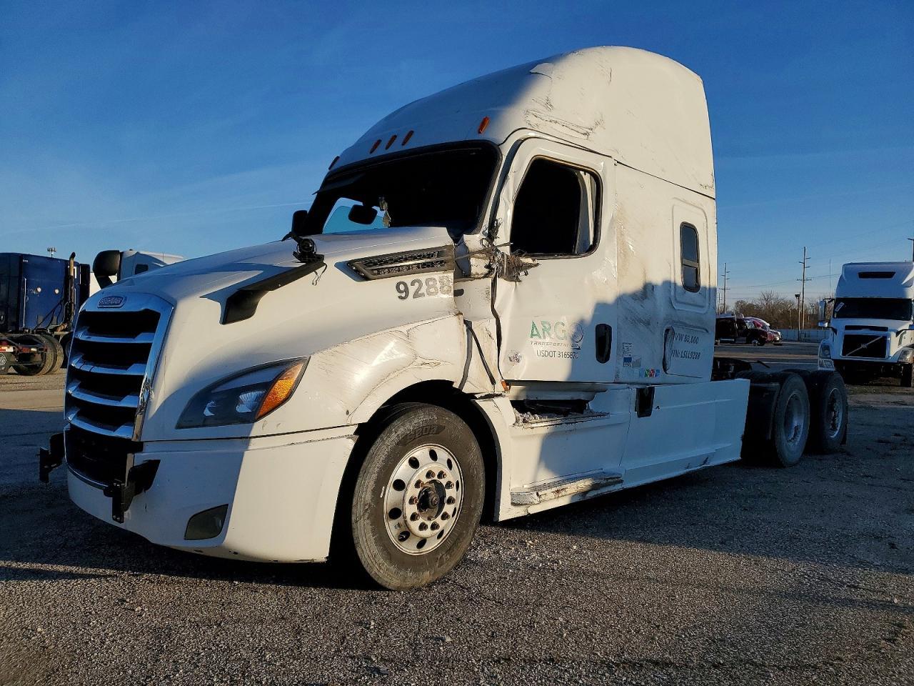 2020 Freigliner 2020 Freightliner Cascadia 126 Semi Truck