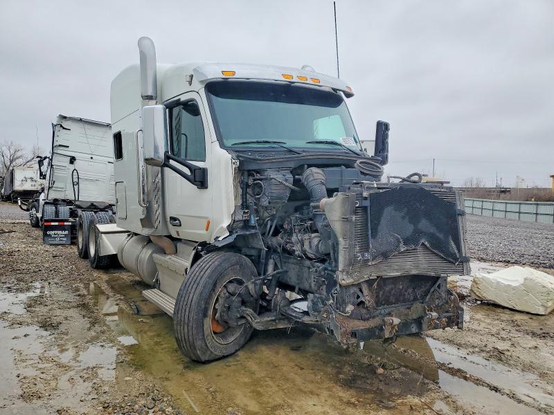 2016 Peterbilt 579 Semi Truck