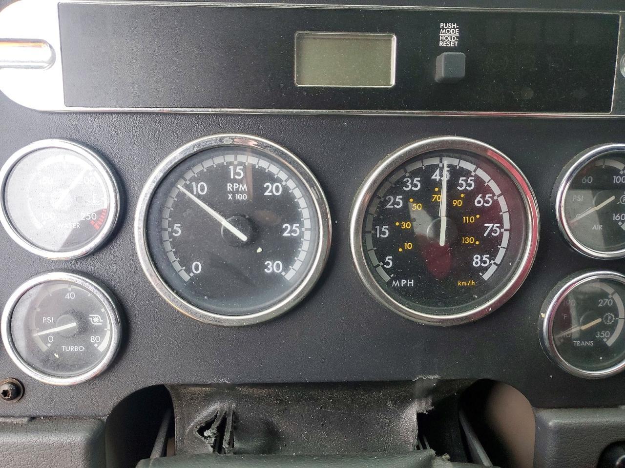 2009 Freigliner 2009 Freightliner Cascadia Semi Truck