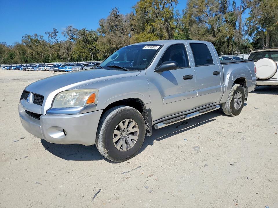 2009 Mitsubishi Raider LS