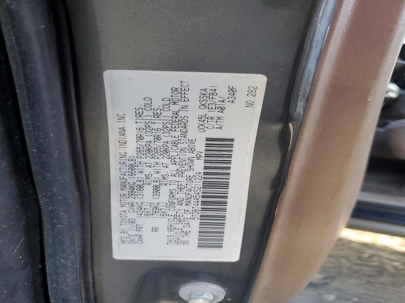 2004 Toyota Sequoia SR5