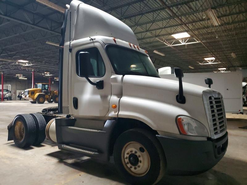 2016 Freightliner Cascadia 125 Semi Truck