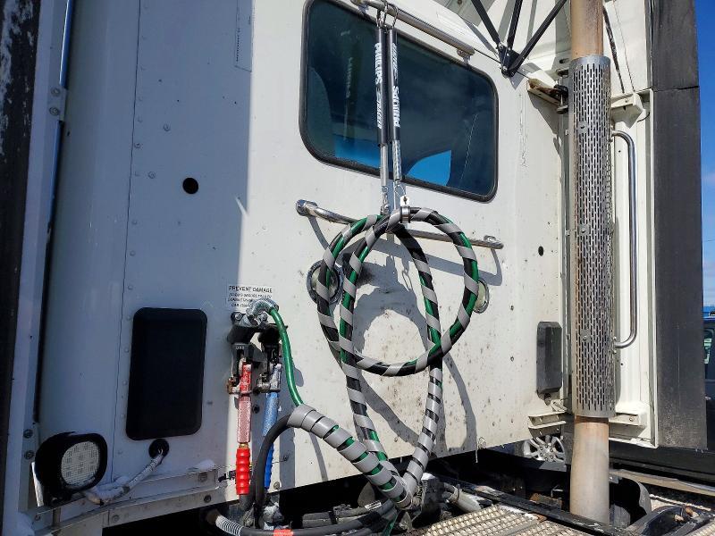 2018 Peterbilt 579 Semi Truck