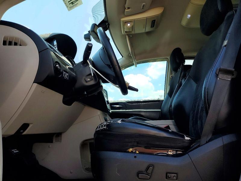 2014 Chrysler Town & Country Touring l