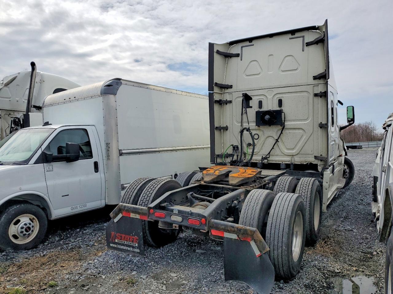 2019 Freigliner 2019 Freightliner Cascadia 126 Semi Truck