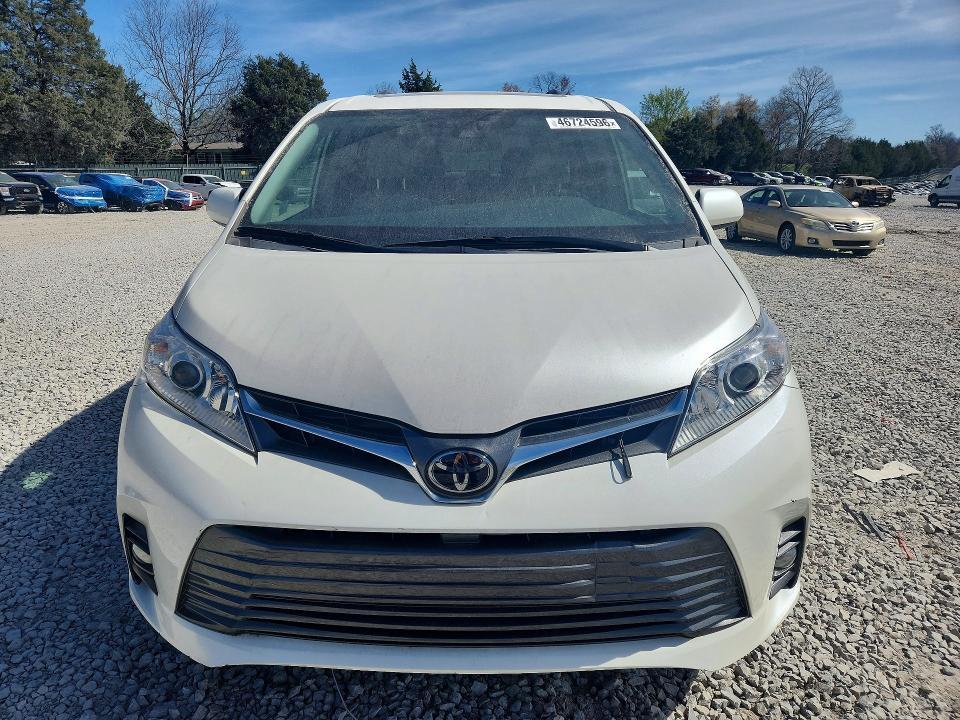 2020 Toyota Sienna xle 8-passenger